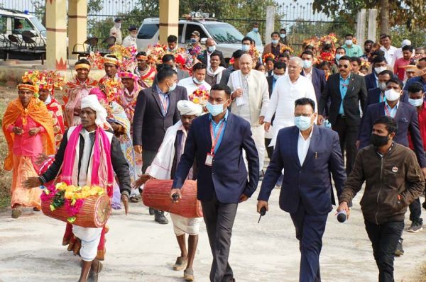 सीएम ने ग्रामीणों से पूछा- धान बेचा या नहीं