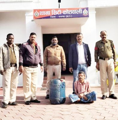 ट्रकों से डीजल चोरी करने वाले आरोपी से 70 लीटर डीजल जब्त