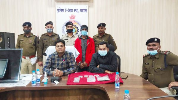 सूने मकान में हुई लाखों की चोरी का खुलासा