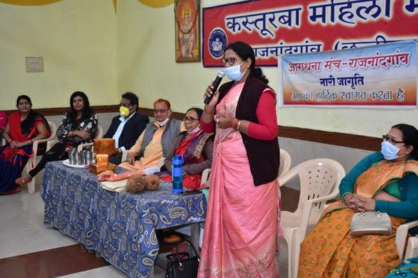 नारी दोनों घर को सम्हालती हैं, इसलिए नारायणी-हेमा