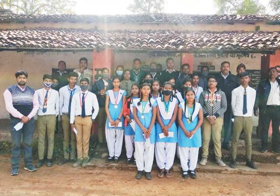  उमेश्वरी-मुस्कान ने मारी बाजी नवापारा टेण्डा स्कूल में सामान्य ज्ञान स्पर्धा