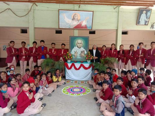 चावरा स्कूल में संत कुरियाकोस एलियास का जन्म शताब्दी मनाया