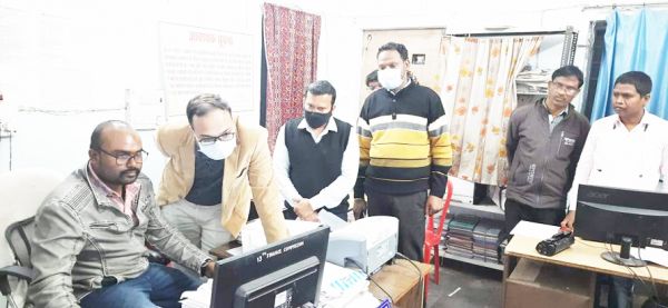 जिला प्रेक्षक ने लिया त्रिस्तरीय पंचायत चुनाव का जायजा