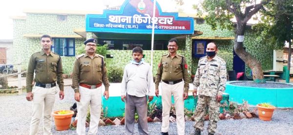 नववर्ष की पार्टियों में खपाने कर रहा था शराब का अवैध परिवहन, बंदी
