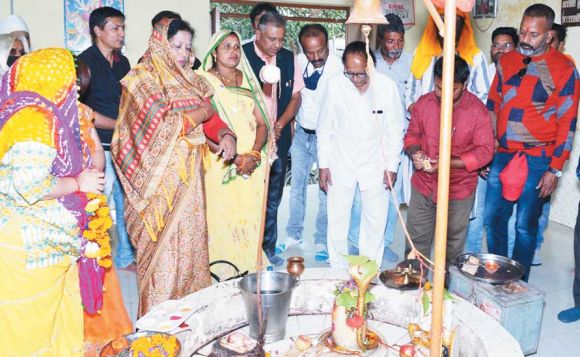 नववर्ष पर भोलेश्वरनाथ की पूजा-अर्चना