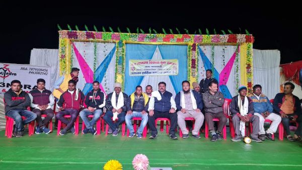 रंगमंच बनाने विधायक ने की 5 लाख देने की घोषणा