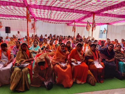 हम देश के उस पार्टी के सदस्य हैं जहां कार्यकर्ताओं का प्रशिक्षण किया जाता है - बृजमोहन