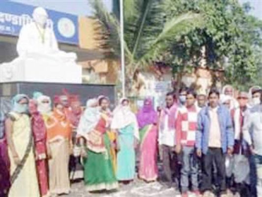 गुड़ेलाभांठा-मुनगाशेर ग्राम सीमा विवाद, कलेक्ट्रेट पहुंचे ग्रामीण