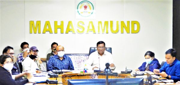 गांवों में मुनादी कराएं, विद्यार्थियों को प्रेरित करें कि वे अपने परिवार के सदस्यों को निष्पक्ष, निर्भीक मतदान के लिए आग्रह करें-कलेक्टर