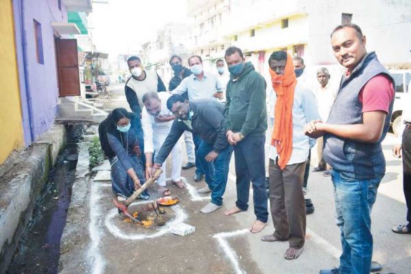 मेयर ने किया रोड-नाली निर्माण का भूमिपूजन