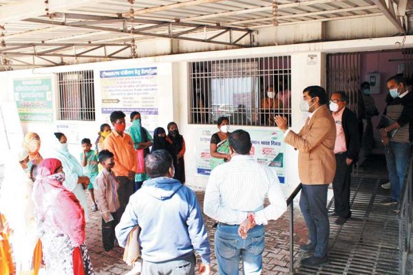 पीएम आवास में 14 परिवारों का बेजा कब्जा, खाली करने पर केरोसीन डालकर जलने की दी धमकी