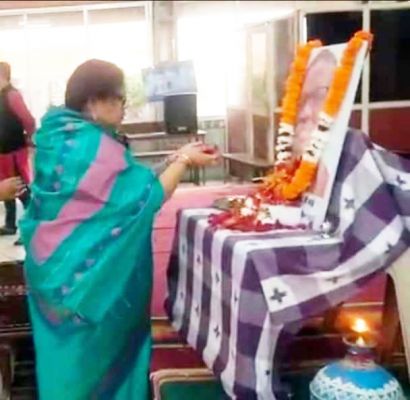 श्रद्धांजलि सभा में शामिल हुईं पूर्व विधायक