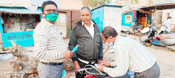 तीन दिन में वसूले छह हजार