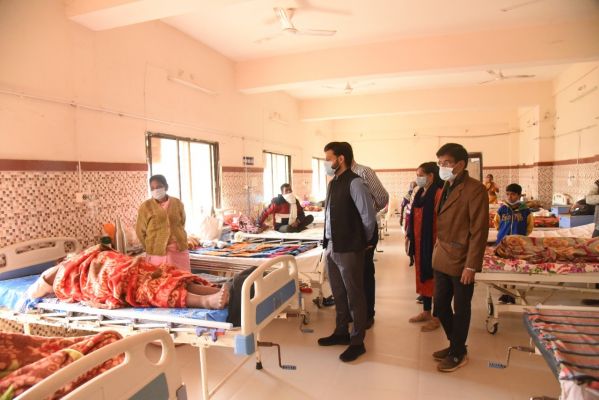जिला अस्पताल में राष्ट्रीय स्तर की सुविधाओं को विकसित करने पर जोर