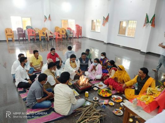 पीएम के स्वास्थ्य व दीर्घायु के लिए भाजपा ने की पूजा