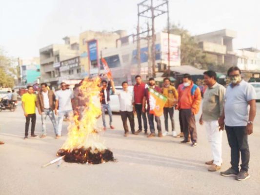 पंजाब के सीएम का पुतला दहन