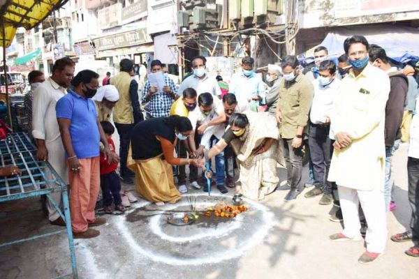 मेयर ने किया रोड व नाली निर्माण का भूमिपूजन
