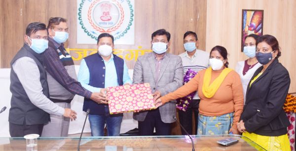 संयुक्त कलेक्टर-डिप्टी कलेक्टर को स्थानांतरण पर दी विदाई