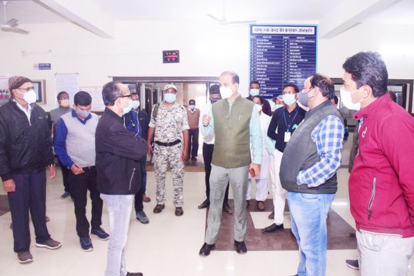 डोंगरगांव कोविड अस्पताल में 40 ऑक्सीजन युक्त, 10 सामान्य बेड और 4 वेंटिलेटर तैयार