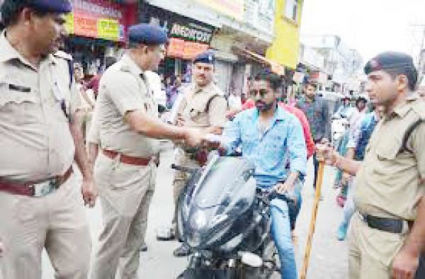 बिना मास्क वालों पर जुर्माना
