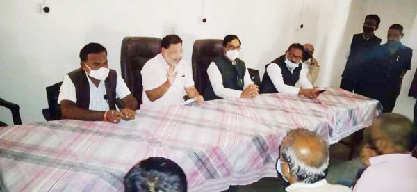 स्वास्थ्य अमले को सतर्क और सजग रहने के निर्देश