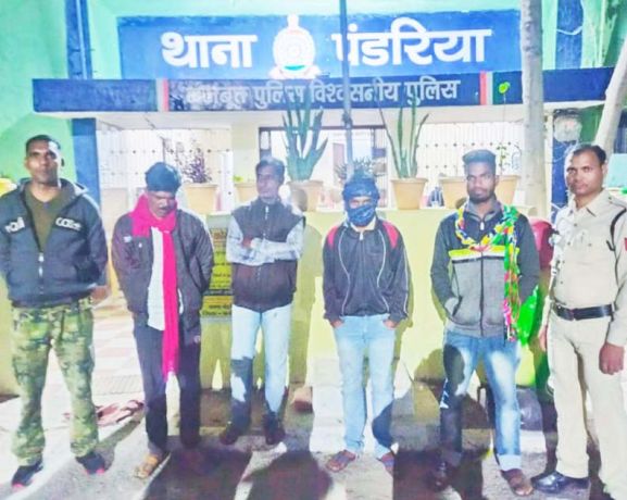 8 जुआरी गिरफ्तार