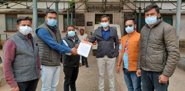 ऑनलाइन कक्षा प्रारंभ करने व निजी स्कूलों की मनमानी फीस वसूली रोकने राज्यपाल को ज्ञापन