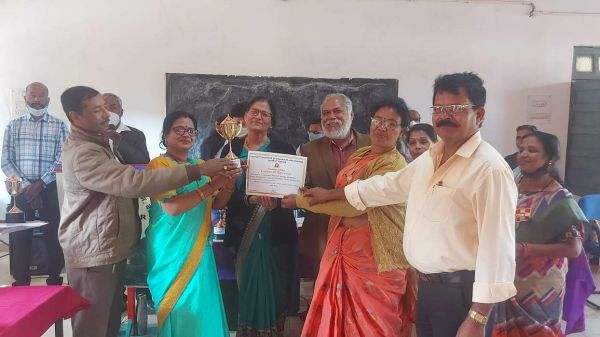 उत्कृष्ट शालाओं के रूप में प्राथमिक शाला डिपोपारा सम्मानित