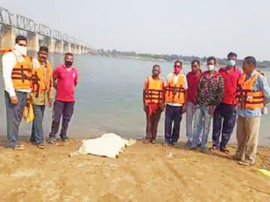 40 घंटे बाद मिला युवक का शव