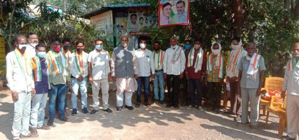 राखी के 2 दर्जन युवाओं ने किया कांग्रेस प्रवेश