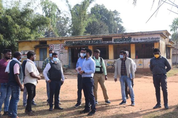 कलेक्टर ने संवेदनशील क्षेत्रों में पहुंच कर सुनीं समस्याएं