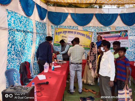 बड़ेबेंदरी बाजार में निशुल्क आयुष स्वास्थ्य जागरूकता शिविर