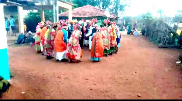  बैगा जनजाति के युवक-युवतियों ने किया करमा नृत्य प्राचीन परंपरा को जीवंत रखने का प्रयास