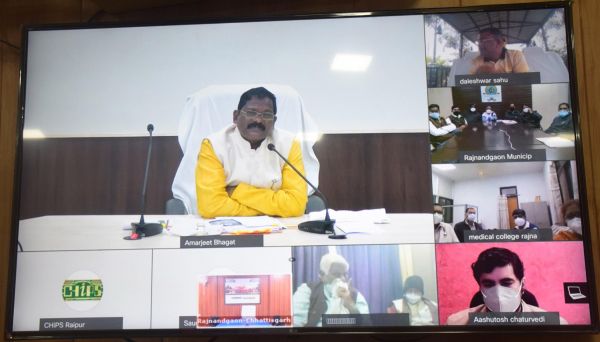 सीमावर्ती राज्यों के चेकपोस्ट में की जा रही कोरोना जांच  