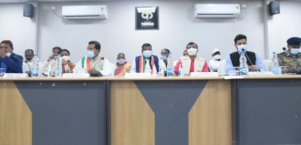 समन्वय एवं सहयोग से हो काम- लखमा