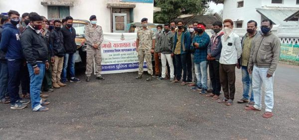 ऑटो चालकों को दी यातायात नियमों की जानकारी