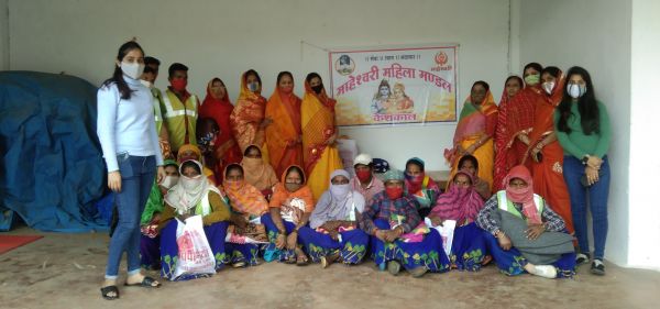 महेश्वरी समाज ने पंचायत सफाईकर्मियों को बांटे गर्म कपड़े व शाल