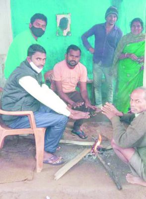 ठंड से बचने अलाव का सहारा