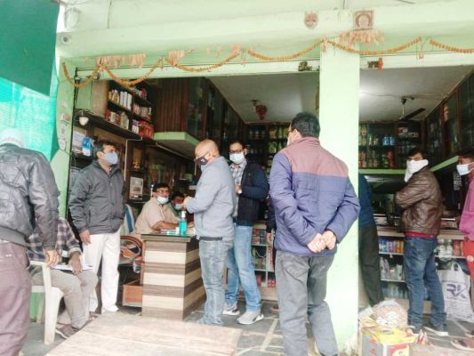 सामानों की बेतहाशा मूल्य वृद्धि मामले में 4 दुकानों में छापामार कार्रवाई
