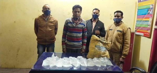 महुआ शराब के साथ 2 बंदी