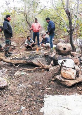 दो आरोपियों से 30 लीटर महुआ शराब जब्त