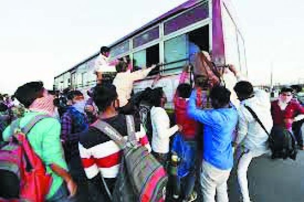 कोरोना  नियमों की उड़ रही धज्जियां