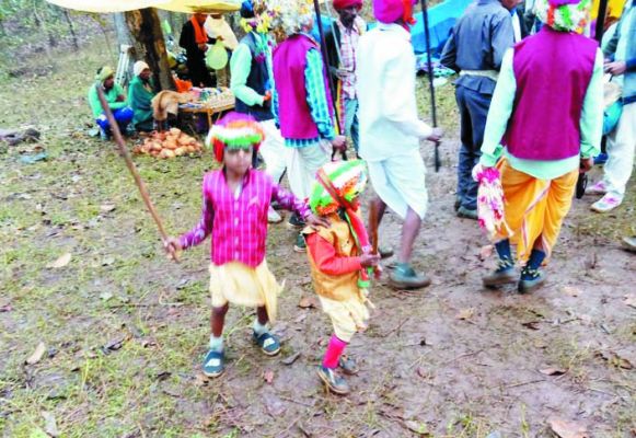 मकर संक्रांति मेला में राउत नाचा की धूम
