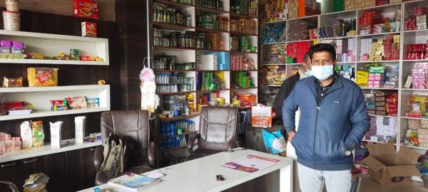 थोक किराना दुकान में चोरी, नगदी व सामान ले गए