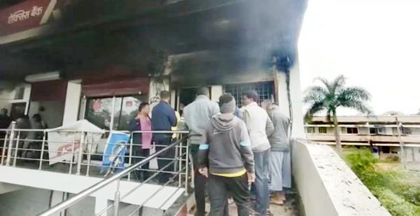 देवभोग एक्सिस बैंक में आग, लाखों का सामान राख