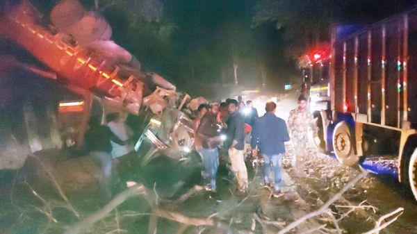 केशकाल घाटी में ट्रक पलटा