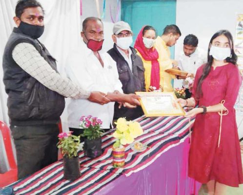 युवा प्रतिभागी हुए सम्मानित
