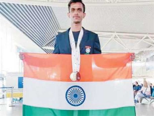 योग छात्र तोरण ने भुजंग आसन  करके बनाया वल्र्ड रिकार्ड