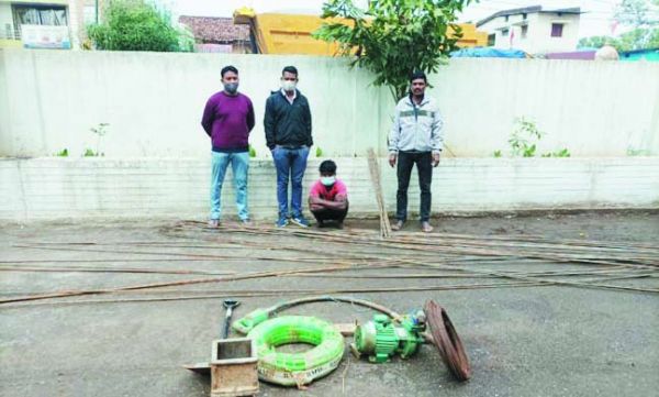 निर्माणाधीन टंकी से छड़-पाईप चोरी