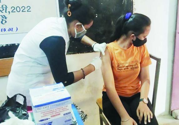 सालभर में साढ़े 7 लाख से ज्यादा लोगों को पहली और दूसरी डोज